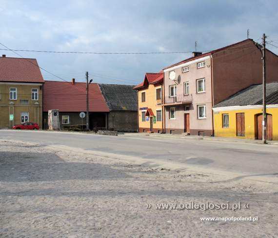 Stefan Zeromski Square in Checiny - Photo 42/55