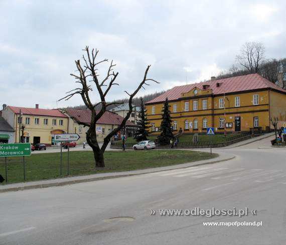 http://www.mapofpoland.net/poland-photos-02394/2-go-Czerwca-Square-Checiny.jpg