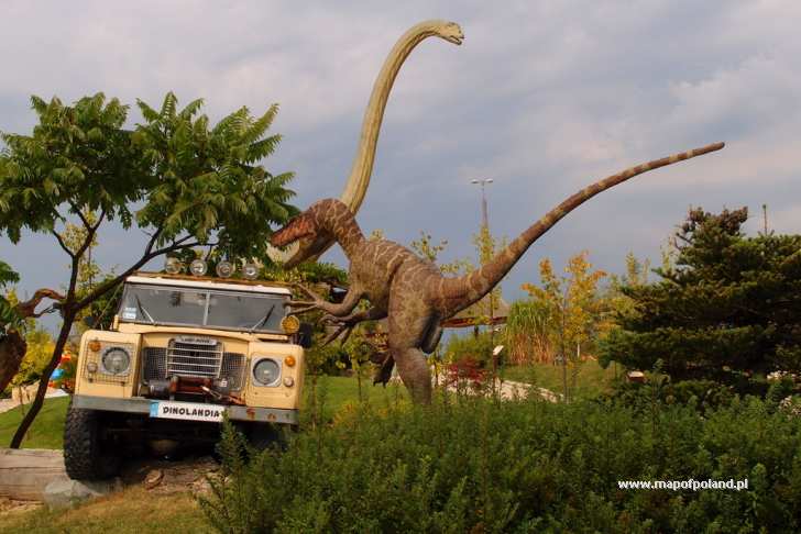 park with dinosaurs near me